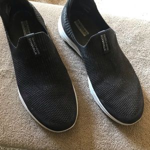 Sketchers air cooled goga mat sneakers. EUC